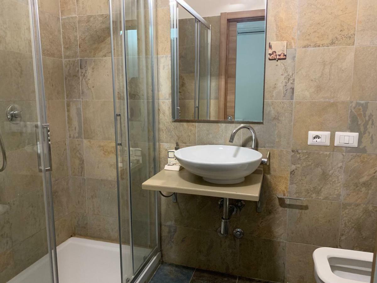 Golden Apartment Rom